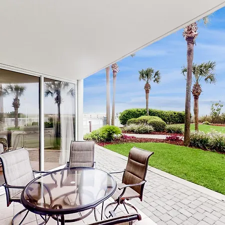 Waters Edge 105 Apartment